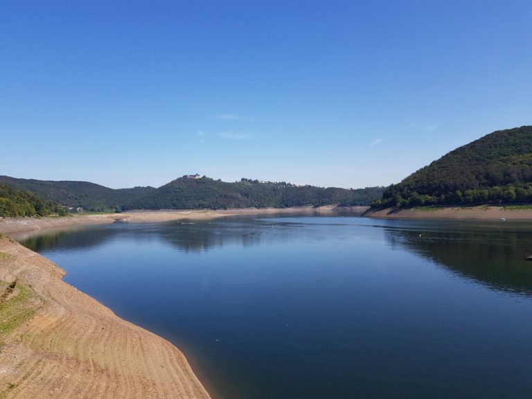 Blick zum Schloss Waldeck