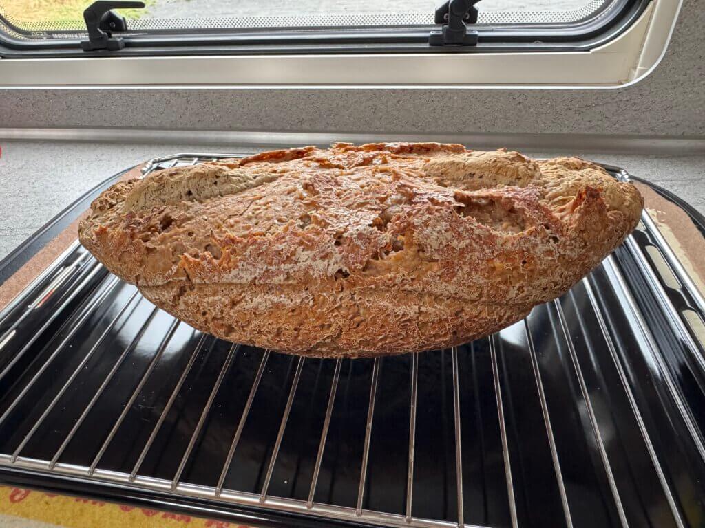 Mehr über den Artikel erfahren Sauerteig-Brot backen im Wohnmobil