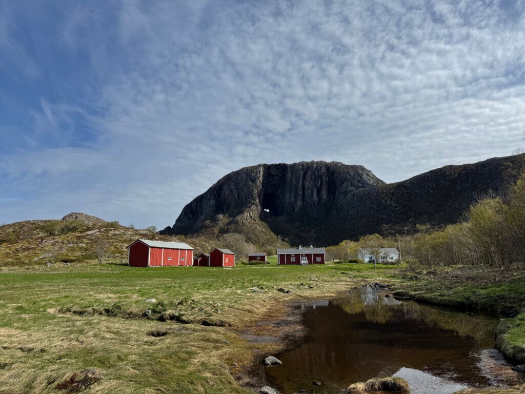 Berg mit loch